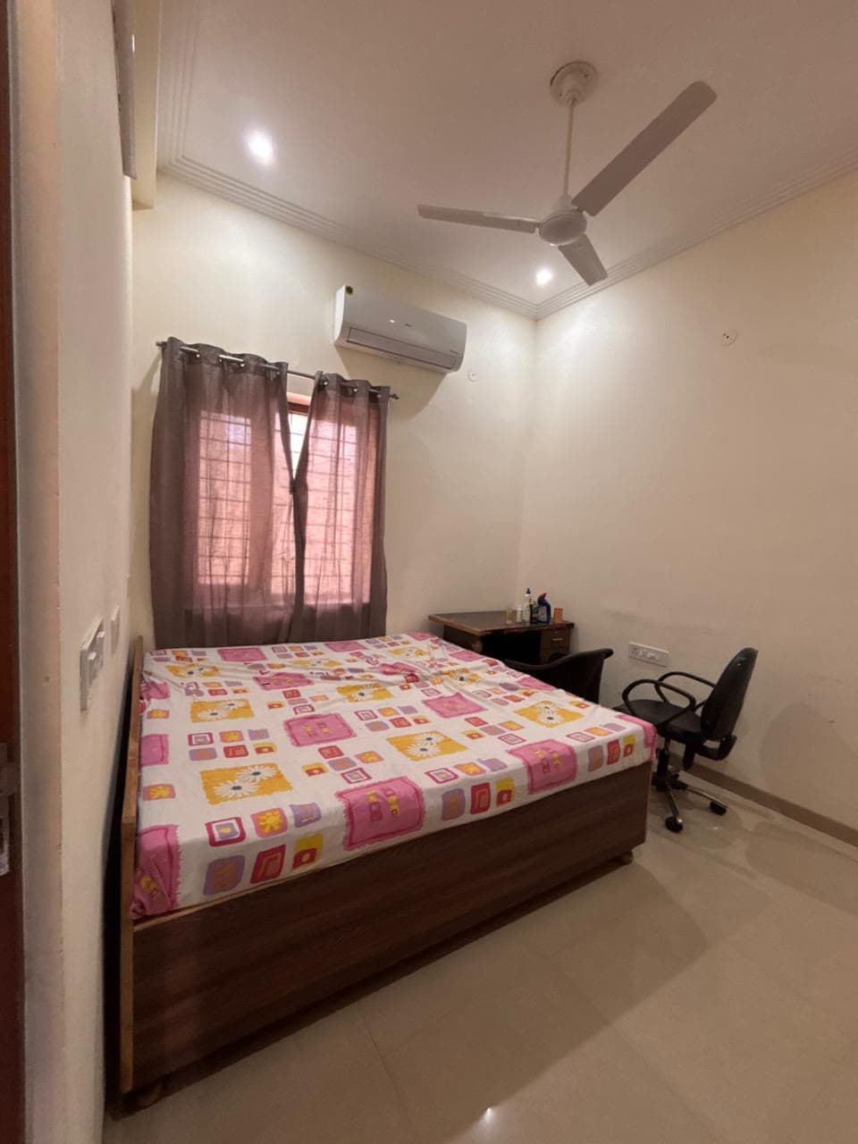 Fully Furnished 2 BHK Flat for Rent in Raja Park